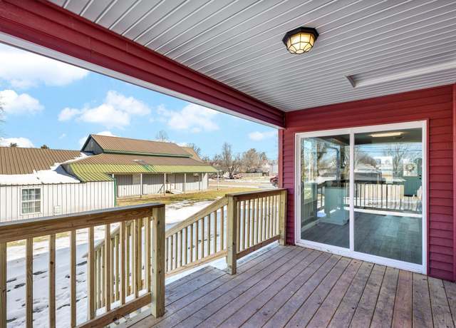 Property at 313 W Warren St, Mitchell, IN 47446, 2 beds, 2 baths