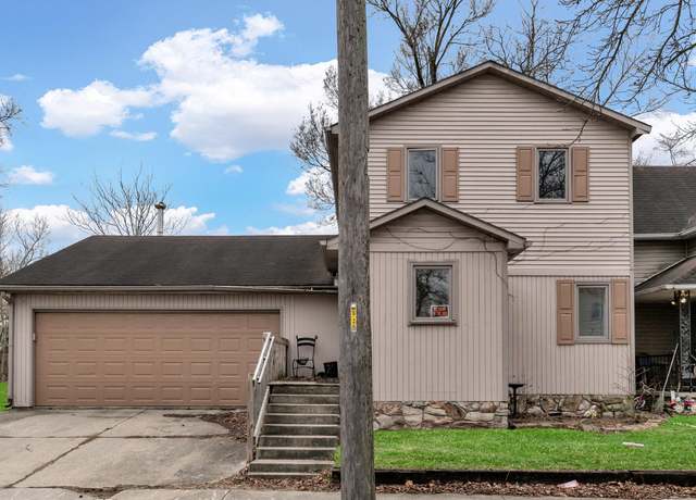 Property at 236 E Williams St, Fort Wayne, IN 46803, 3 beds, 2.5 baths