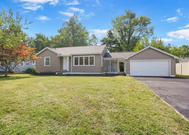 Property at 1011 Vann Ave, Evansville, IN 47714, 3 beds, 2.5 baths