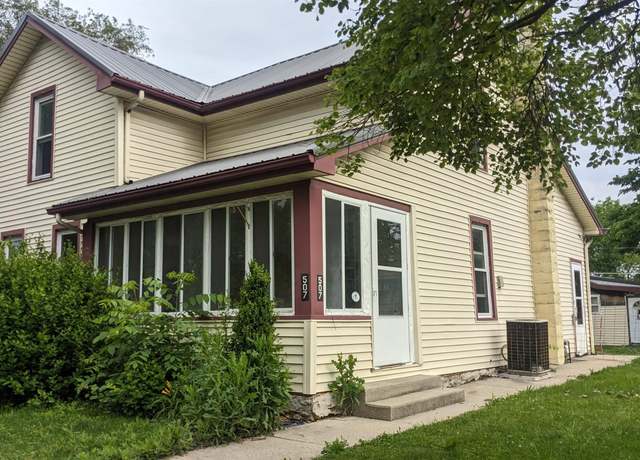 Property at 507 Miller St, Bluffton, IN 46714, 4 beds, 1 bath