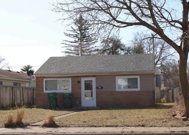 Property at 905 W Donaldson Ave, Mishawaka, IN 46545, 2 beds, 1.5 baths