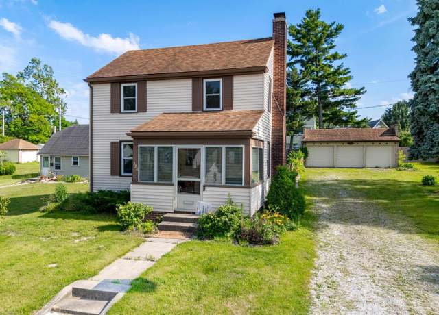 Property at 324 Field St, Fort Wayne, IN 46805, 2 beds, 1 bath