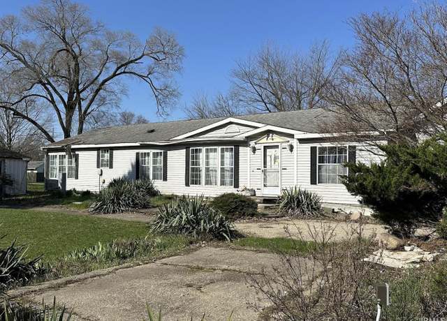 Property at 101 Clayton St, Rochester, IN 46975, 3 beds, 2 baths