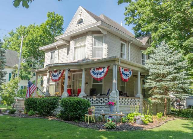 Property at 712 Pontiac St, Rochester, IN 46975, 4 beds, 2.5 baths