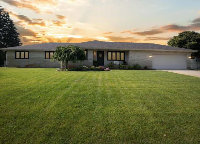 Property at 24298 Park Shore Dr, Elkhart, IN 46517, 3 beds, 2.5 baths