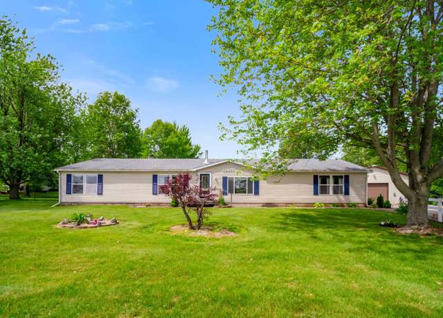 Property at 10863 N Syracuse Webster Rd, Syracuse, IN 46567, 4 beds, 2.5 baths