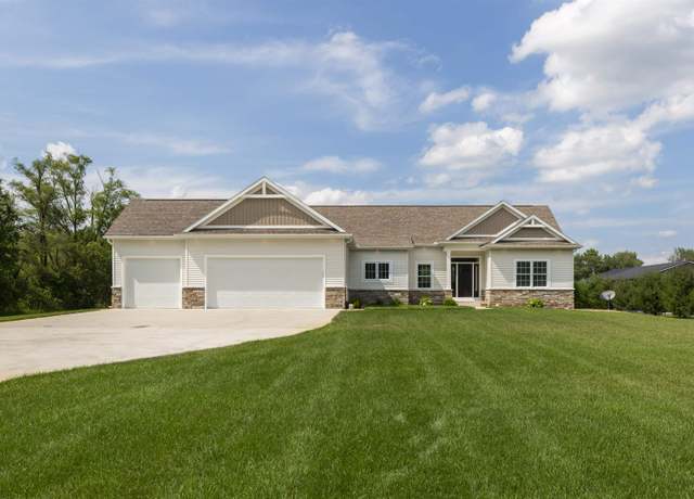 Property at 10741 Edison Rd, Osceola, IN 46561, 4 beds, 3 baths