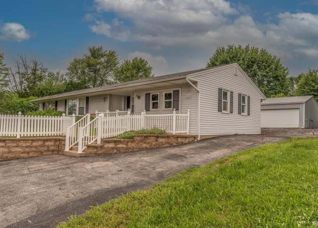 Property at 4260 W 3rd St, Bloomington, IN 47404, 3 beds, 1.5 baths