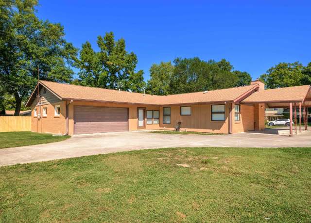 Property at 701 N Brentwood Ln, Muncie, IN 47304, 3 beds, 2 baths
