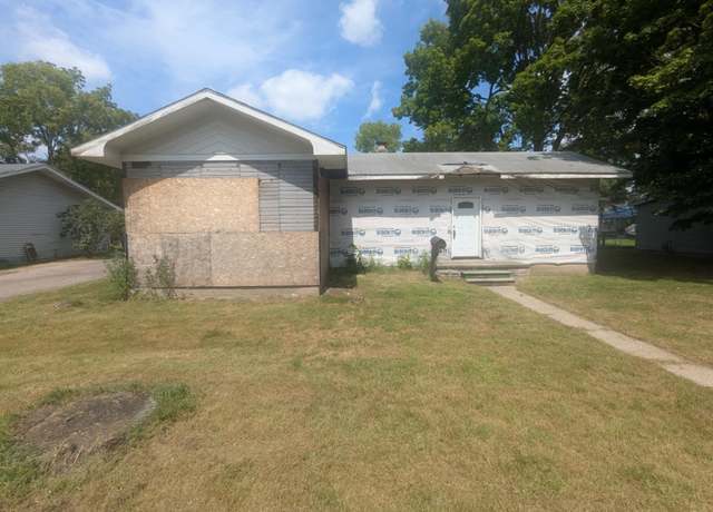 Property at 916 W Blaine Ave, Elkhart, IN 46516, 3 beds, 1 bath