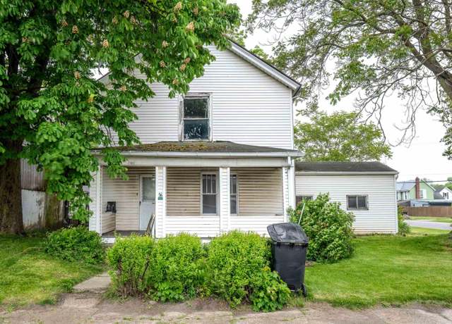 Property at 104 S Cowen St, Garrett, IN 46738, 5 beds, 1.5 baths