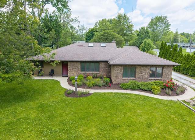 Property at 3836 W State Blvd, Fort Wayne, IN 46808, 3 beds, 2.5 baths