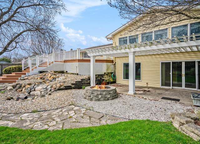 Property at 1220 Glenwood Park Dr, Elkhart, IN 46514, 3 beds, 3.5 baths