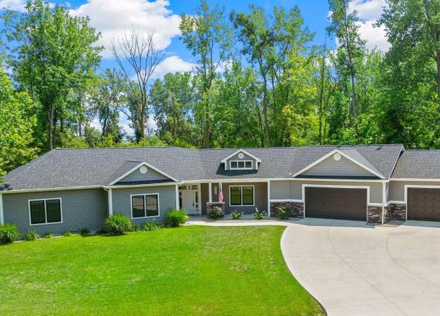 Property at 8063 E Country Club Ln, Syracuse, IN 46567, 3 beds, 3 baths