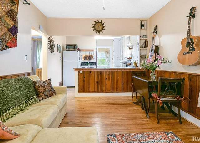 Property at 1222 Elmwood Ave, Fort Wayne, IN 46805, 2 beds, 1 bath