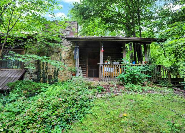 Property at 9307 E Dill Rd, Morgantown, IN 46160, 4 beds, 3.5 baths