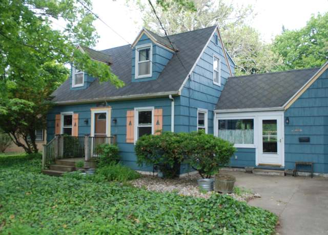 Property at 2310 Homewood Ave, Mishawaka, IN 46544, 3 beds, 2 baths