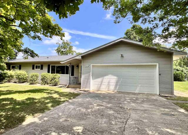 Property at 5372 Meadowbrook Dr, Fort Wayne, IN 46835, 3 beds, 1.5 baths
