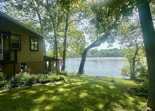 Property at 1995 S 445 E Royer Lk, Lagrange, IN 46761, 2 beds, 1.5 baths