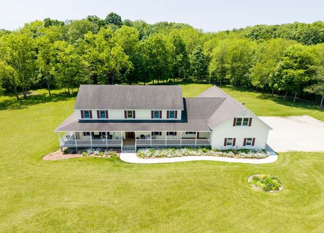 Property at 6177 N 650 E, Churubusco, IN 46723, 4 beds, 3.5 baths