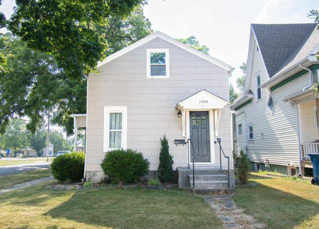 Property at 1007 S Jackson St, Auburn, IN 46706, 3 beds, 1 bath