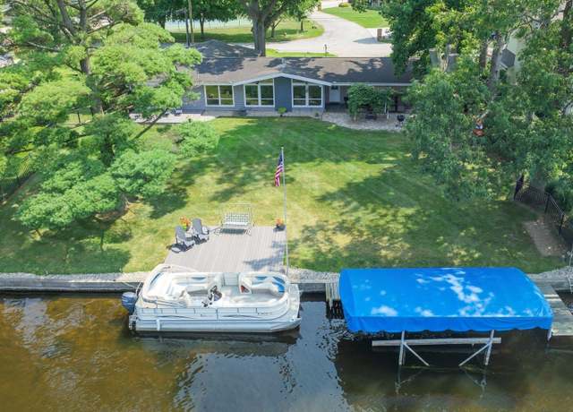 Property at 22147 Sunset Ln, Elkhart, IN 46516, 3 beds, 2.5 baths