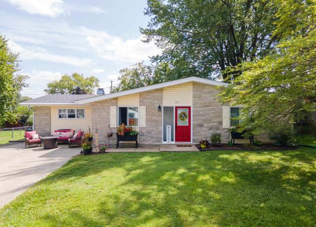 Property at 310 E Mayfair Ln, Hartford City, IN 47348, 2 beds, 2.5 baths