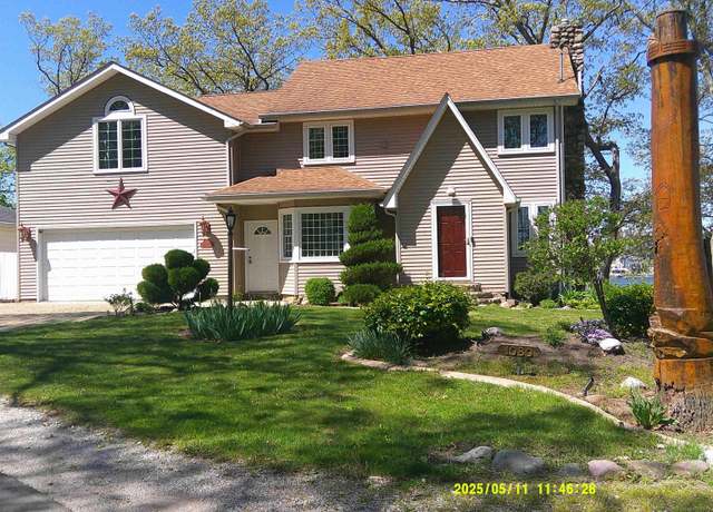 Property at 1080 Lane 210 Hamilton Lk Lk, Hamilton, IN 46742, 4 beds, 3.5 baths