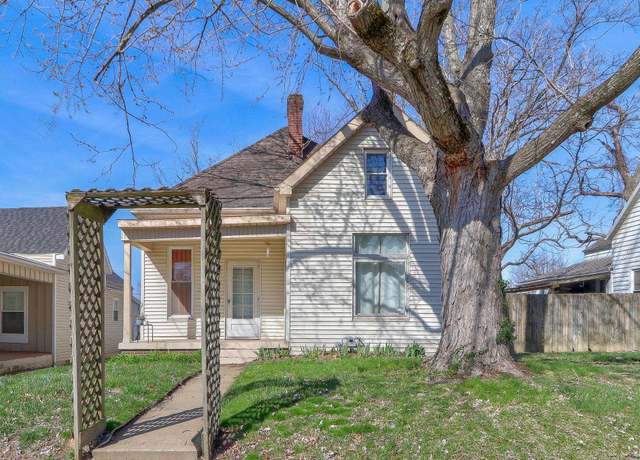 Property at 323 S Barker Ave, Evansville, IN 47712, 2 beds, 1.5 baths