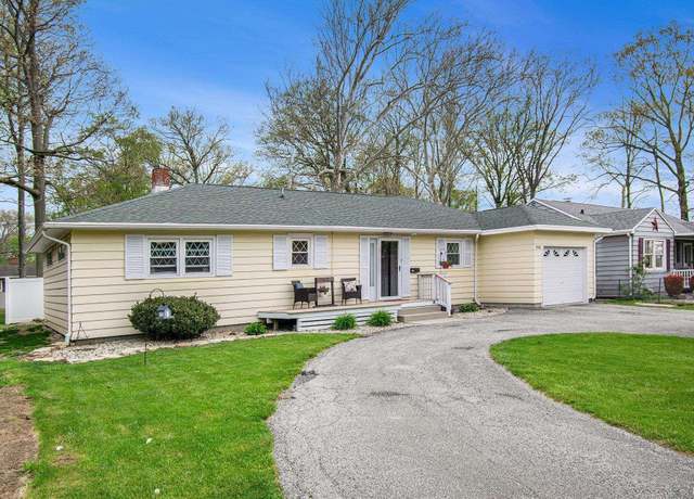Property at 530 W Harrison Ave, Wabash, IN 46992, 3 beds, 2 baths