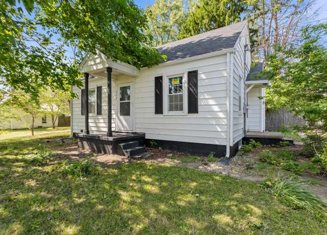 Property at 112 W Monroe St, Alexandria, IN 46001, 3 beds, 1 bath