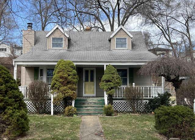 Property at 1213 Academy Pl, South Bend, IN 46616, 3 beds, 1 bath