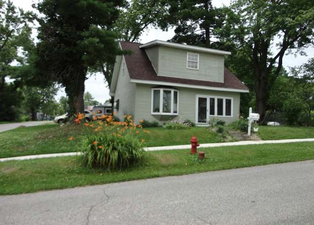 Property at 104 W Grissom Ave, Mitchell, IN 47446, 3 beds, 1 bath