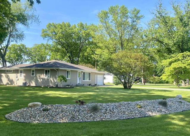 Property at 30552 Edgewater Dr, Elkhart, IN 46516, 3 beds, 2 baths