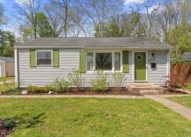 Property at 2427 Hollywood Pl, South Bend, IN 46616, 3 beds, 1 bath