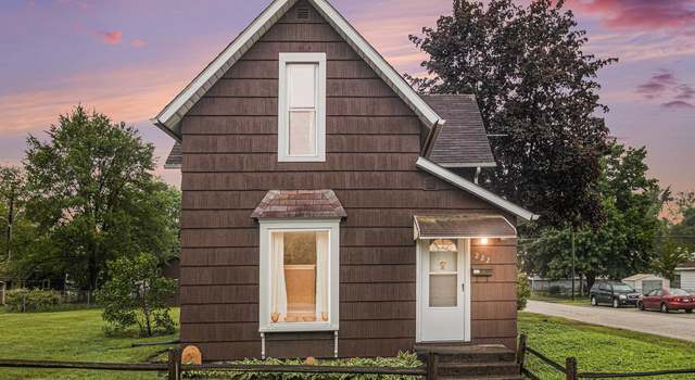 Photo of 222 Queen St, Goshen, IN 46528