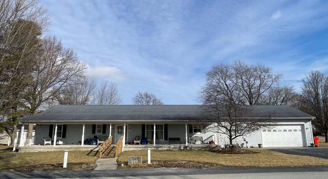 Photo of 209 N Columbia St, Francesville, IN 47946