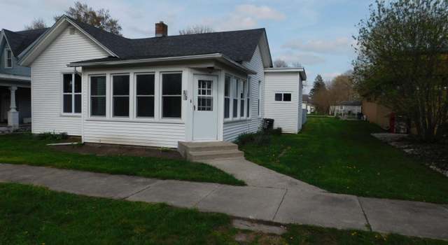 Photo of 310 N Broadway St, Mentone, IN 46539