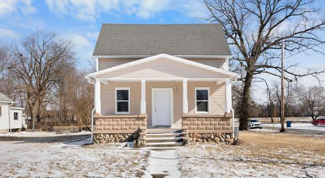 Photo of 325 S James St, Goodland, IN 47948