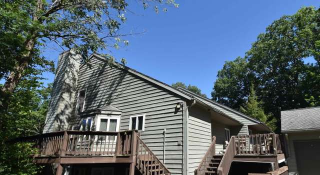 Photo of 9726 S Harbour Pointe Dr, Bloomington, IN 47401
