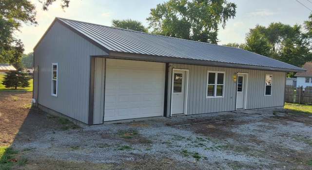Photo of 927 Bloomfield Rd, Plainville, IN 47568
