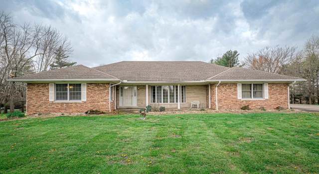Photo of 303 Western Hills Dr, Mount Vernon, IN 47620