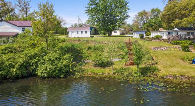 Photo of 9758 N Hiawatha Ln, Syracuse, IN 46567