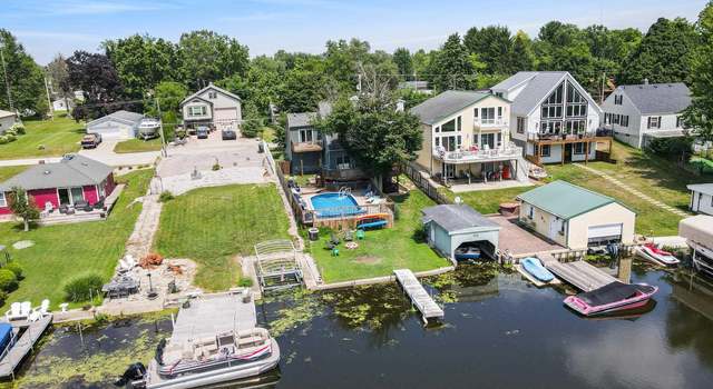 Photo of 11621 N Elm Grove Dr, Syracuse, IN 46567