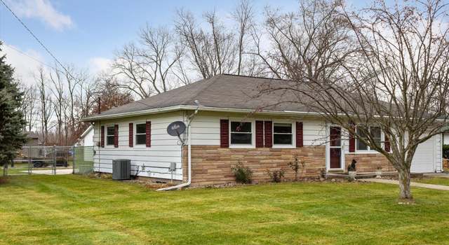 Photo of 1921 Lynwood Dr, Goshen, IN 46526