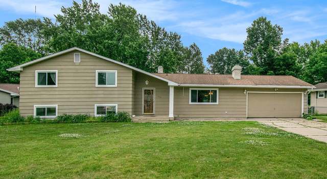 Photo of 1424 Berkshire Dr, South Bend, IN 46614