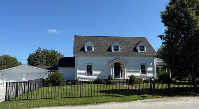 Photo of 122 E Yellow St, Francesville, IN 47946