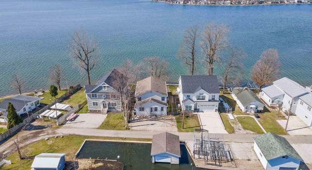Photo of 11523 N Crowdale Dr, Syracuse, IN 46567