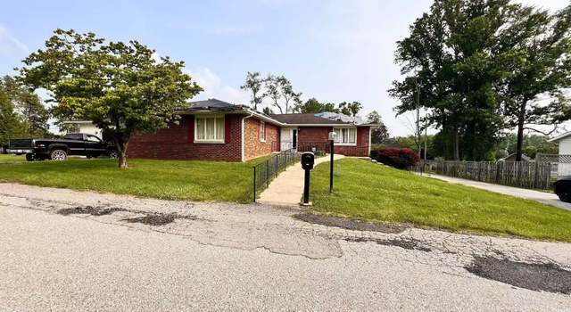 Photo of 817 W Chambers Dr, Bloomington, IN 47403