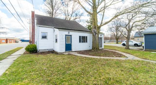 Photo of 1002 Garden St, Kendallville, IN 46755